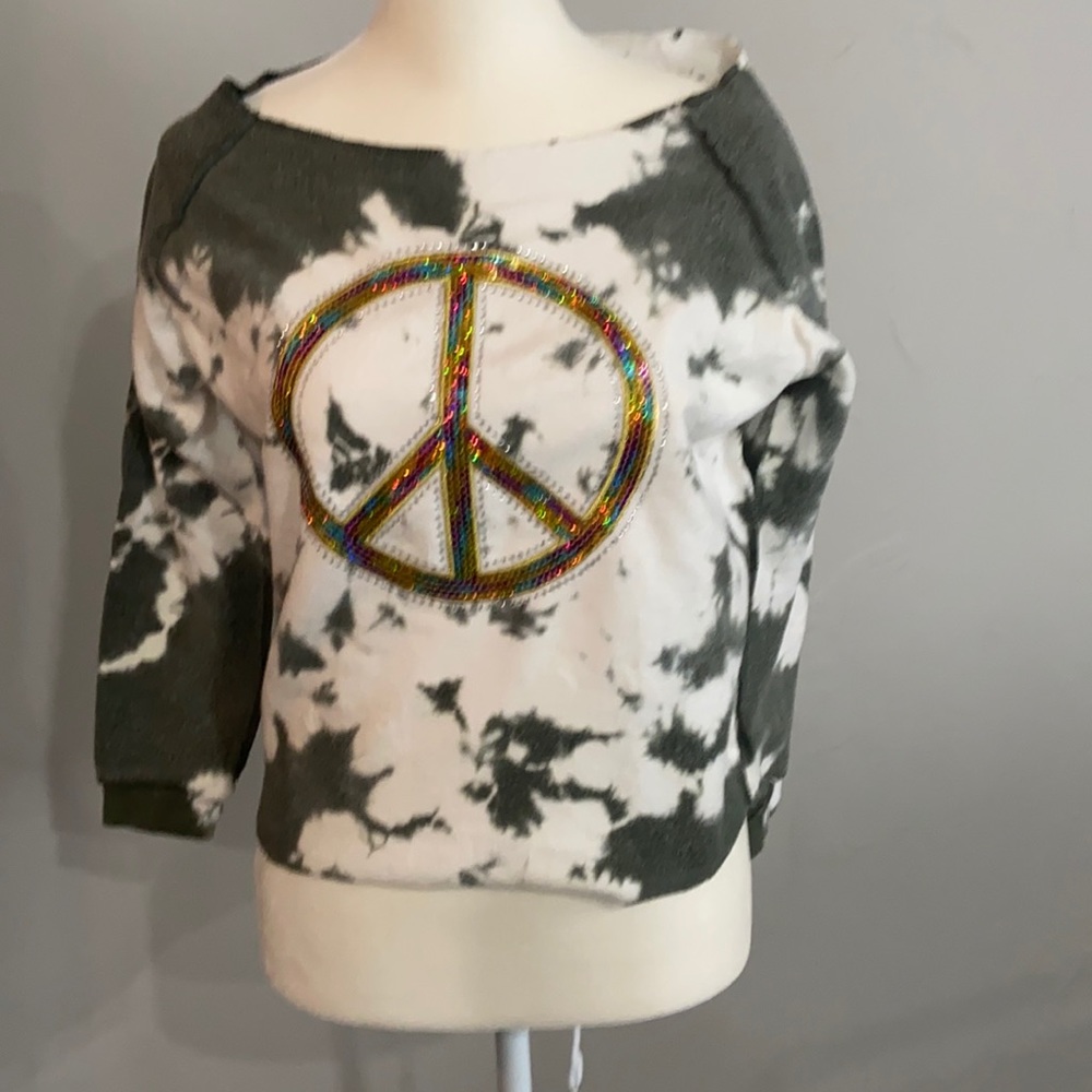 Girls Firehouse Peace shirt size L so cute
